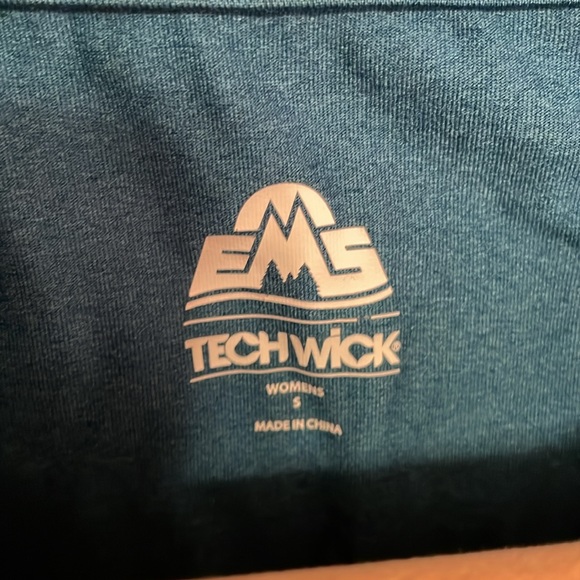 Women’s Activewear Short Sleeve Top Sz Small EMS. - Picture 4 of 8